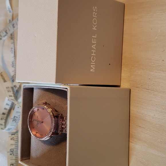 NWT MK rose gold watch. Faux diamonds as numbers& circle. Send offer - Picture 2 of 8
